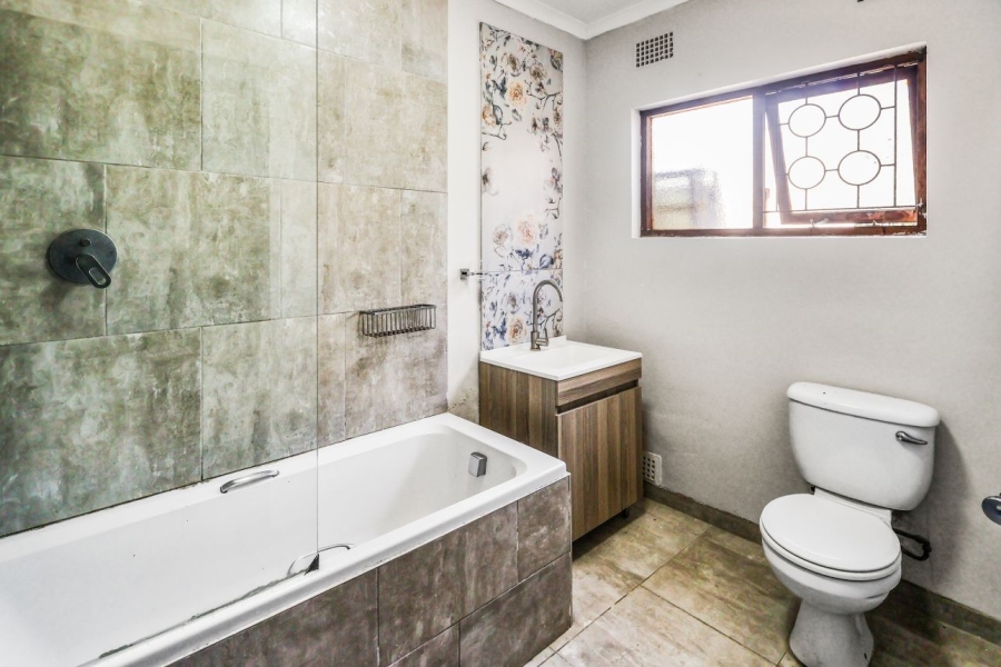 To Let 3 Bedroom Property for Rent in Abbotsford Eastern Cape